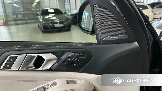 BMW X7 (G07) 2025 Черный из Кореи, фото 4