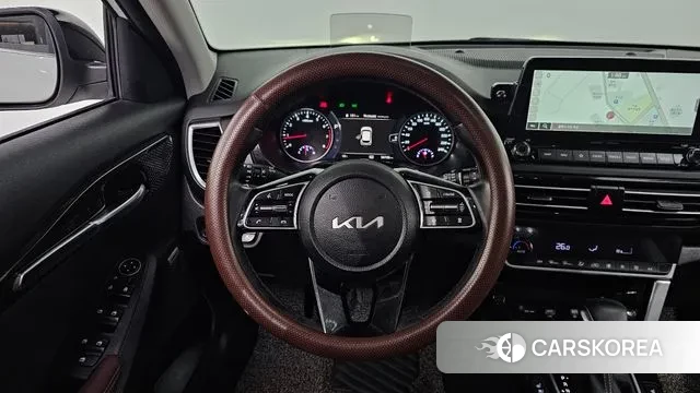 Kia Seltos 2022 Белый из Кореи, фото 4