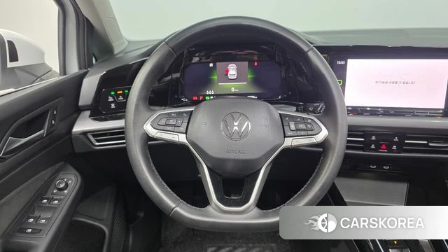 Volkswagen Golf 8th Generation 2024 Белый из Кореи, фото 4