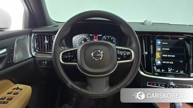 Volvo V60 Cross-Country 2nd Generation 2021 Белый из Кореи, фото 4