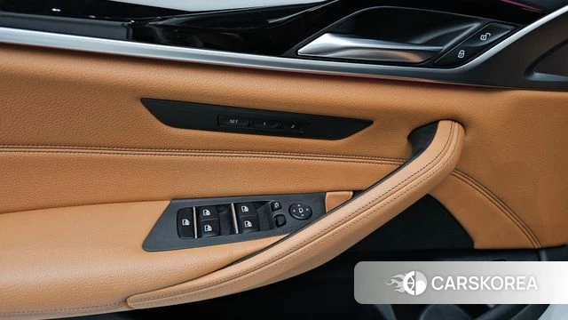 BMW 5 Series (G30) 2018 Белый из Кореи, фото 4