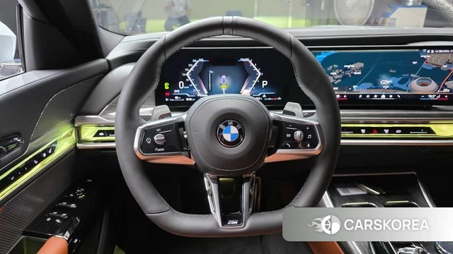 BMW 7 Series (G70) 2025 Светло-серебряный цвет из Кореи, фото 4