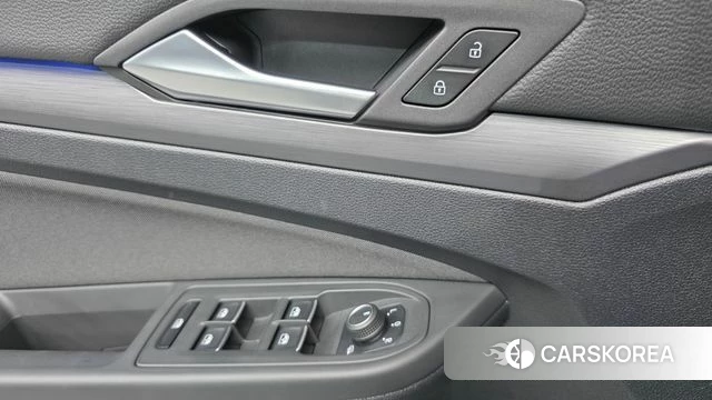 Volkswagen Golf 8th Generation 2022 Серый из Кореи, фото 4