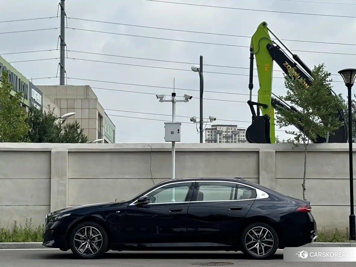 BMW i5 2026 Черный из Китая, фото 4
