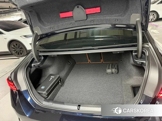 BMW 5 Series (G60) 2025 Черный из Кореи, фото 4
