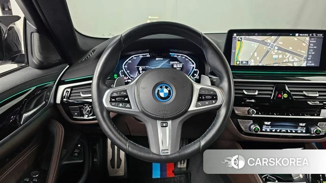 BMW 5 Series (G30) 2023 Белый из Кореи, фото 4