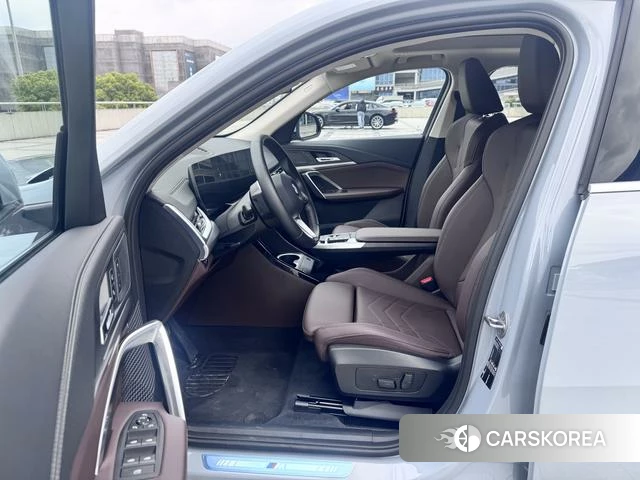 BMW X2 (import) 2025 Серебристо-серый из Китая, фото 4