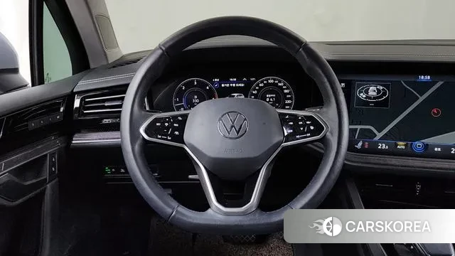 Volkswagen Touareg 3rd generation 2020 Серебристо-серый из Кореи, фото 4