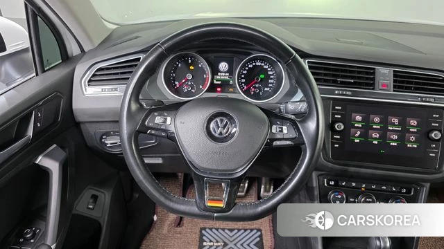 Volkswagen Tiguan second Generation 2018 Белый из Кореи, фото 4