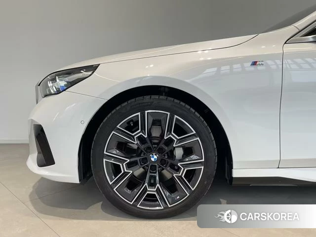 BMW 5 series 2025 Белый из Китая, фото 4