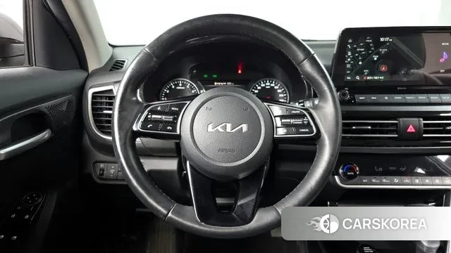 Kia Seltos 2022 Серебристо-серый из Кореи, фото 4