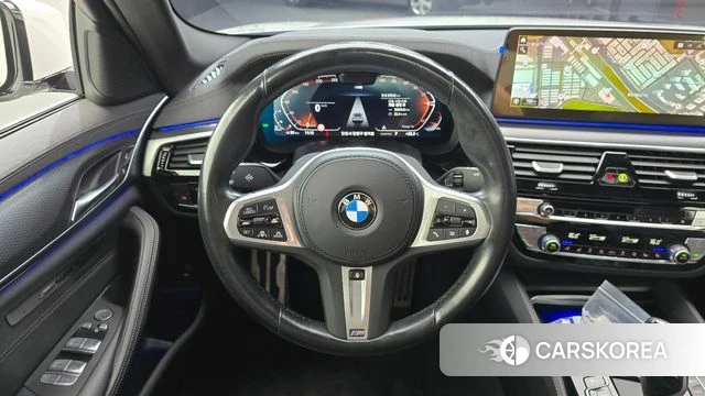 BMW 5 Series (G30) 2023 Белый из Кореи, фото 4