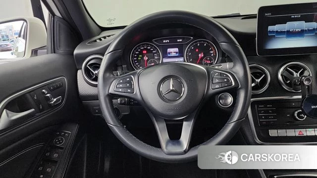 Mercedes-Benz A-Class W176 2018 Белый из Кореи, фото 4