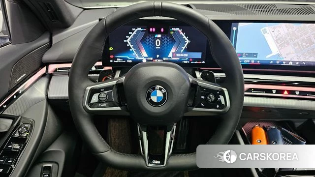 BMW 5 Series (G60) 2025 Белый из Кореи, фото 4