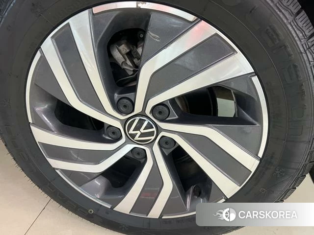 Volkswagen Bora 2023 Шампань из Китая, фото 4