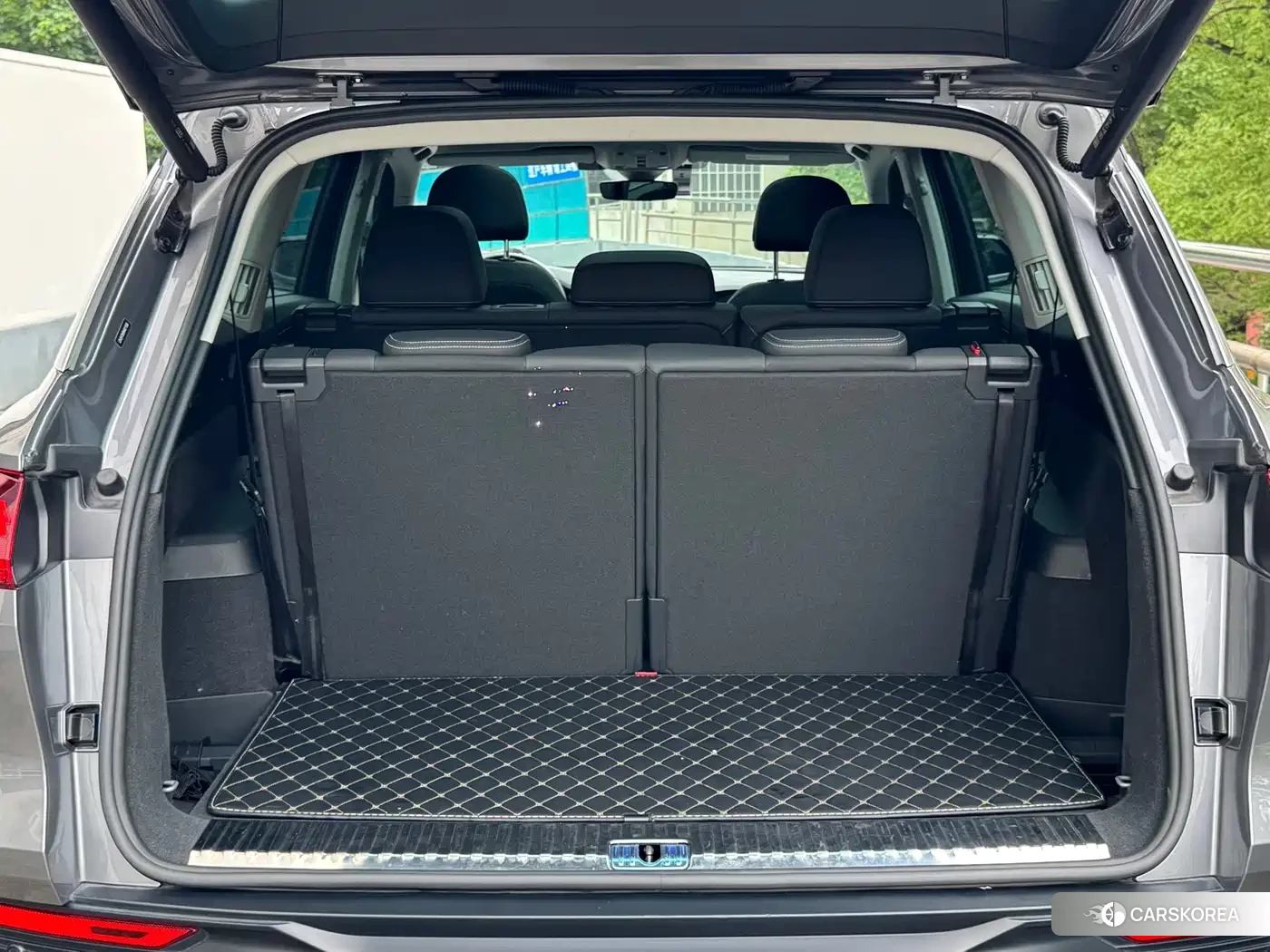 Audi Q6 2023 Silver/gray из Китая, фото 4