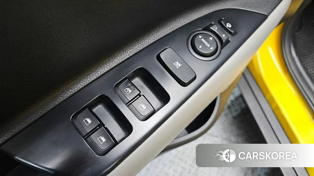 Kia Stonic 2018 Желтый из Кореи, фото 4