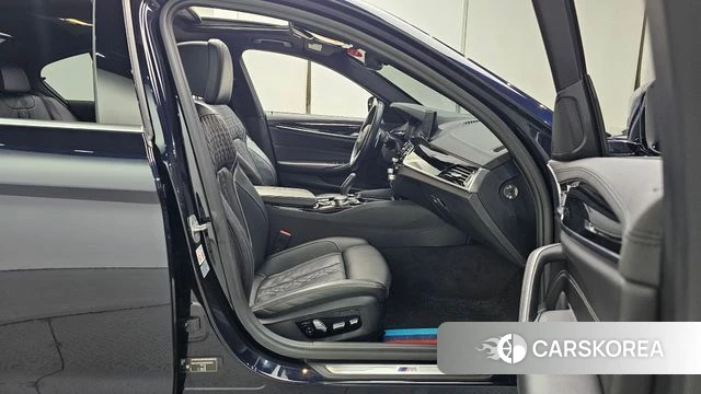 BMW 5 Series (G30) 2019 Черный из Кореи, фото 4