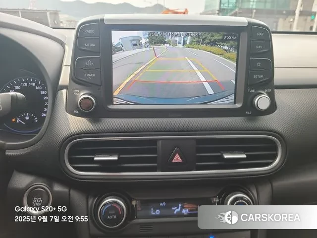 Hyundai Kona 2018 Светло-серебряный цвет из Кореи, фото 4