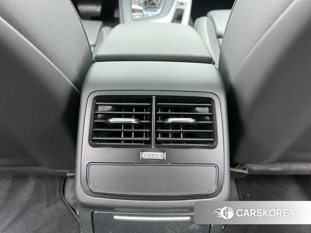 Audi A4L 2022 Белый из Китая, фото 4
