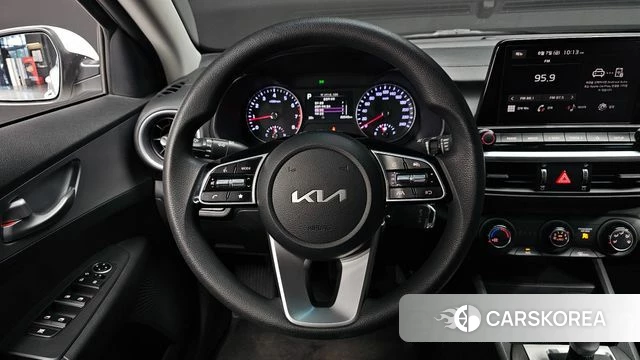 Kia The New K3 2nd generation 2023 Белый из Кореи, фото 4