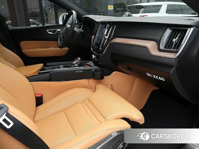 Volvo XC60 second Generation 2023 Белый из Кореи, фото 4