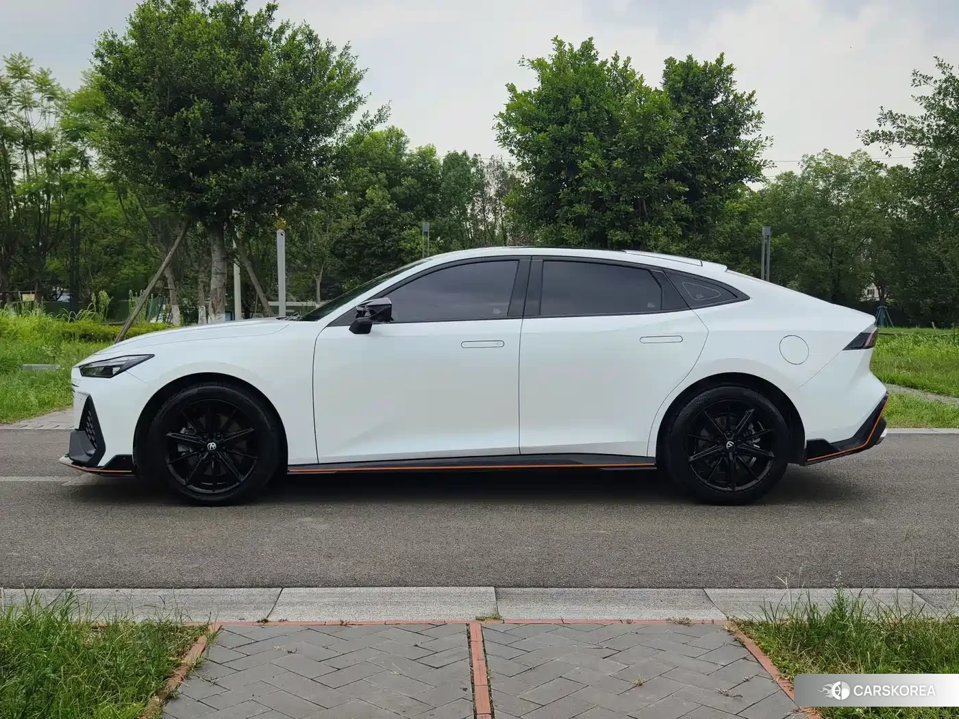 Chang'an UNI-V 2024 Белый из Китая, фото 4