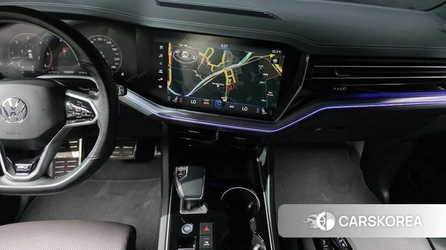 Volkswagen Touareg 3rd generation 2021 Черный из Кореи, фото 4
