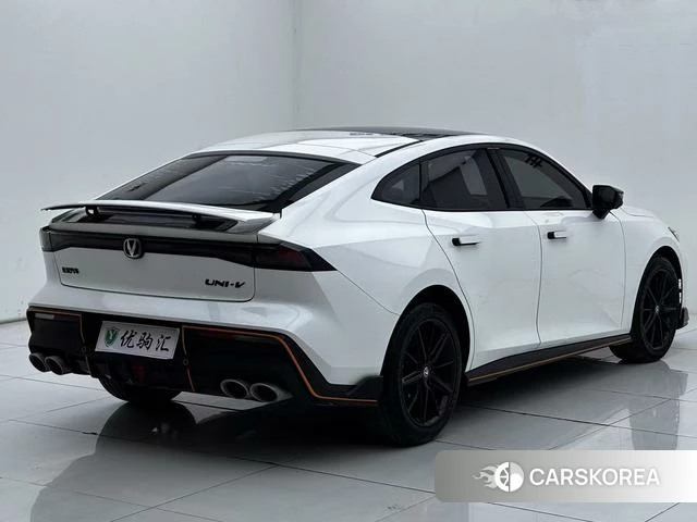 Chang'an UNI-V 2023 Белый из Китая, фото 4