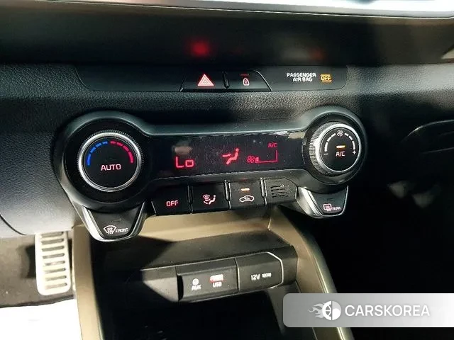 Kia Stonic 2018 Синий из Кореи, фото 4