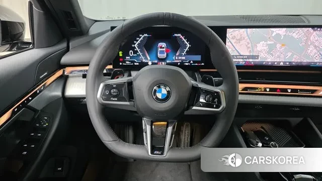 BMW 5 Series (G60) 2025 Цвет галактики из Кореи, фото 4