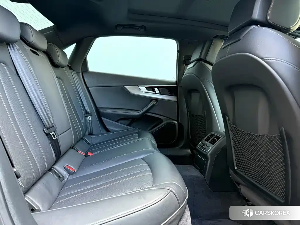 Audi A4L 2024 Silver/gray из Китая, фото 4