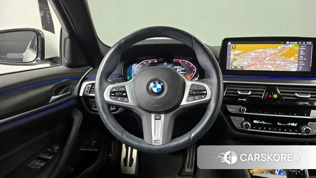 BMW 5 Series (G30) 2023 Белый из Кореи, фото 4