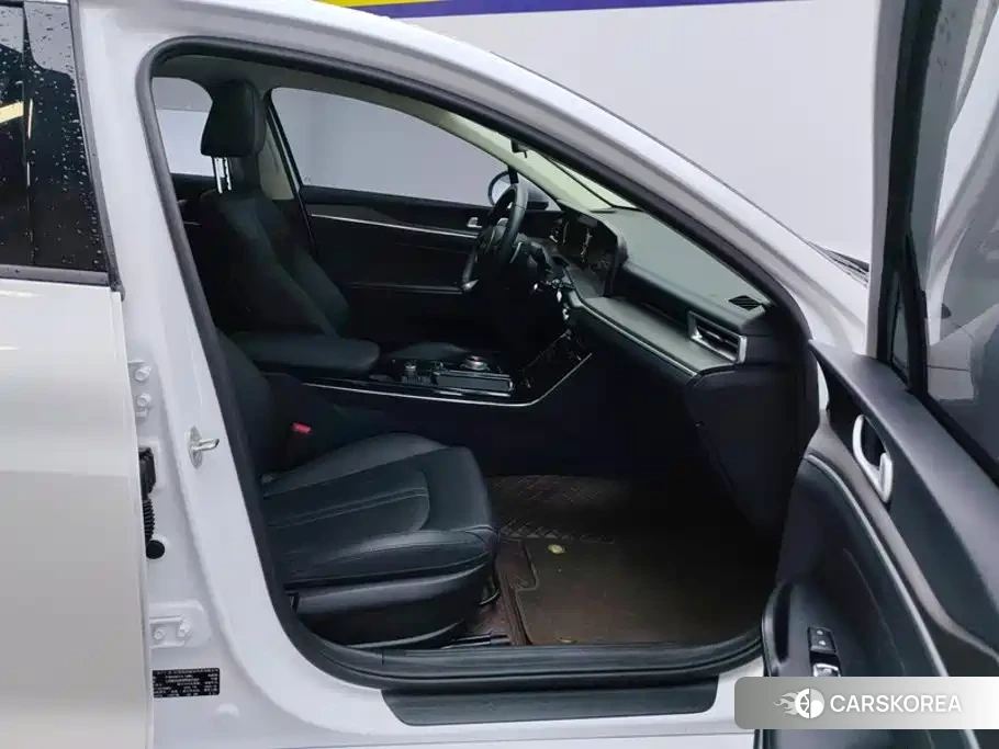 Kia K5 2024 Белый из Китая, фото 4