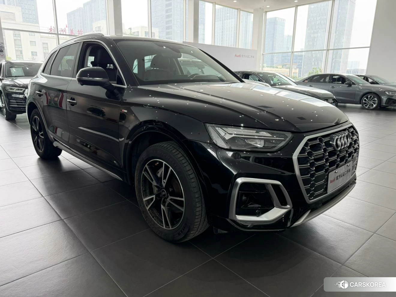 Audi Q5L 2021 Черный из Китая, фото 4