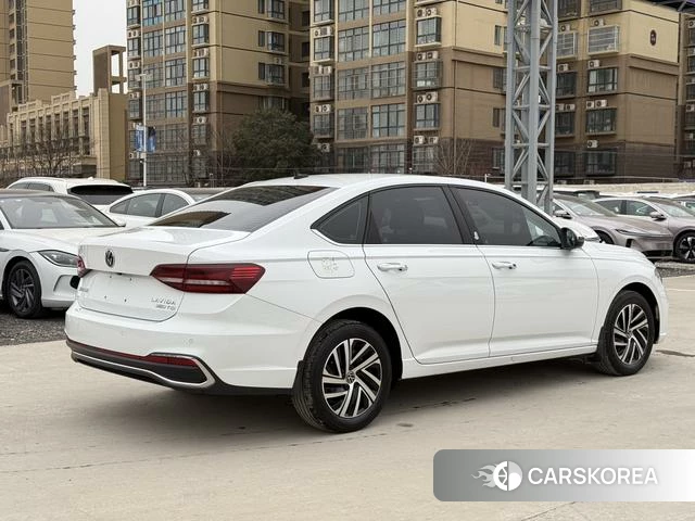 Volkswagen Lavida 2023 Белый из Китая, фото 4