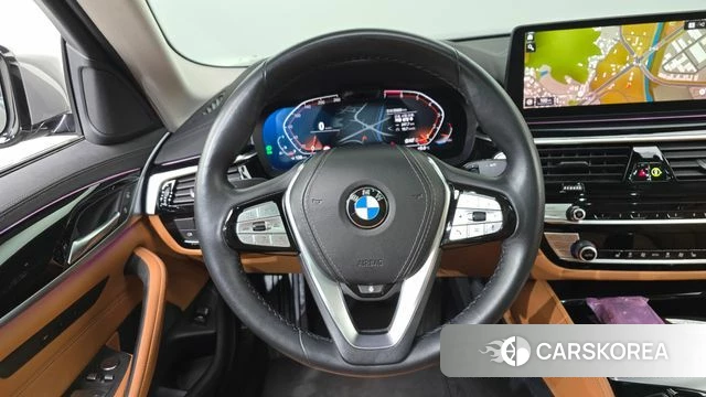 BMW 5 Series (G30) 2022 Серебристо-серый из Кореи, фото 4