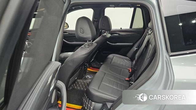 BMW X3 (G01) 2024 Светло-серебряный цвет из Кореи, фото 4