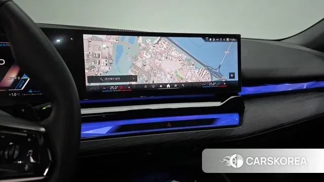 BMW 5 Series (G60) 2025 Белый из Кореи, фото 4