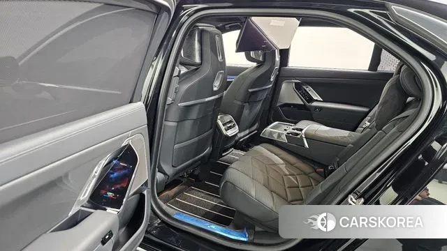 BMW 7 Series (G70) 2023 Черный из Кореи, фото 4