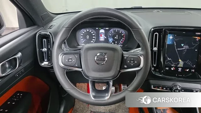 Volvo XC40 2021 Светло-серебряный цвет из Кореи, фото 4