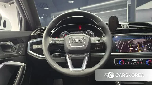 Audi Q3 (F3) 2023 Белый из Кореи, фото 4