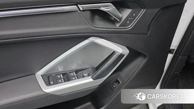 Audi Q3 (F3) 2023 Белый из Кореи, фото 4