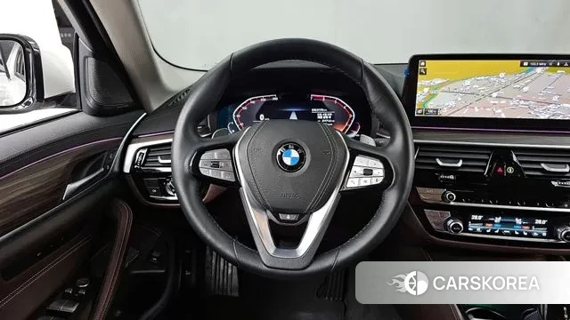 BMW 5 Series (G30) 2023 Белый из Кореи, фото 4