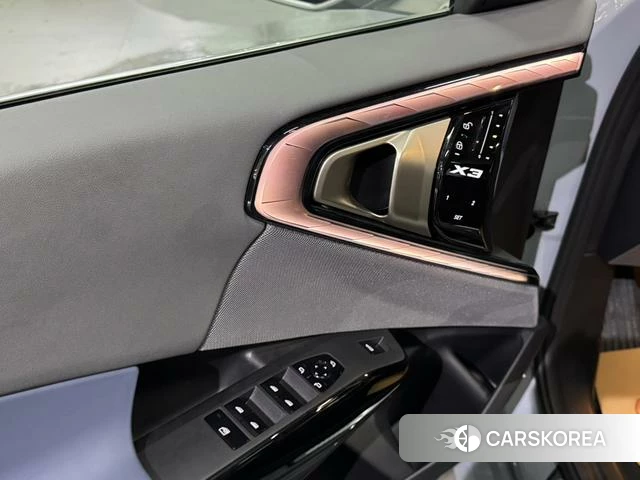 BMW X3 2025 Серебристо-серый из Китая, фото 4
