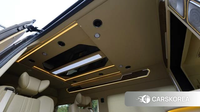 Toyota Hiace 2023 Черный из Китая, фото 4