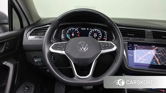 Volkswagen Tiguan Allspace 2023 Белый из Кореи, фото 4