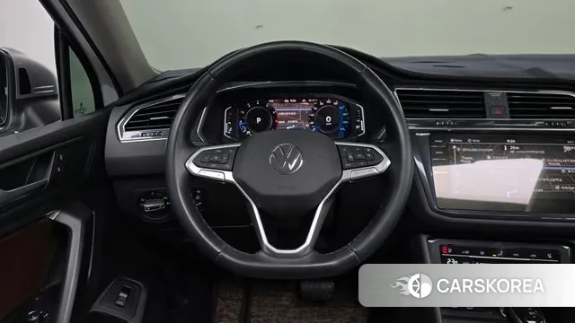 Volkswagen Tiguan Allspace 2023 Белый из Кореи, фото 4