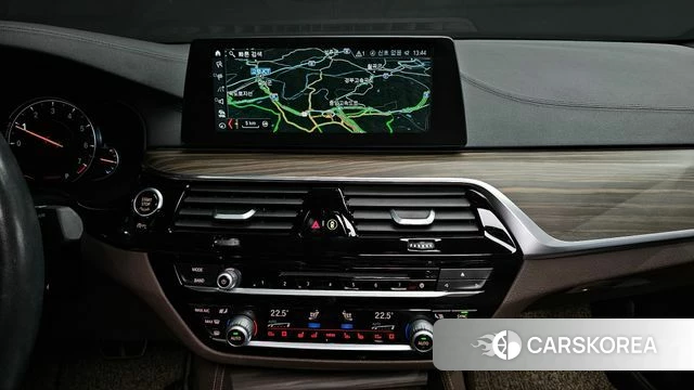 BMW 5 Series (G30) 2018 Белый из Кореи, фото 4
