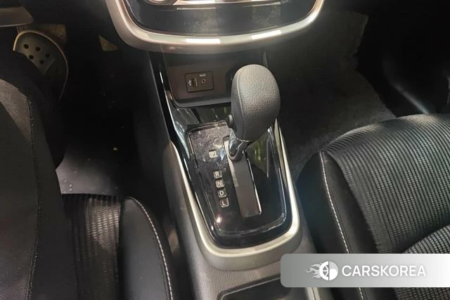 Nissan TIIDA 2024 Красный из Китая, фото 4